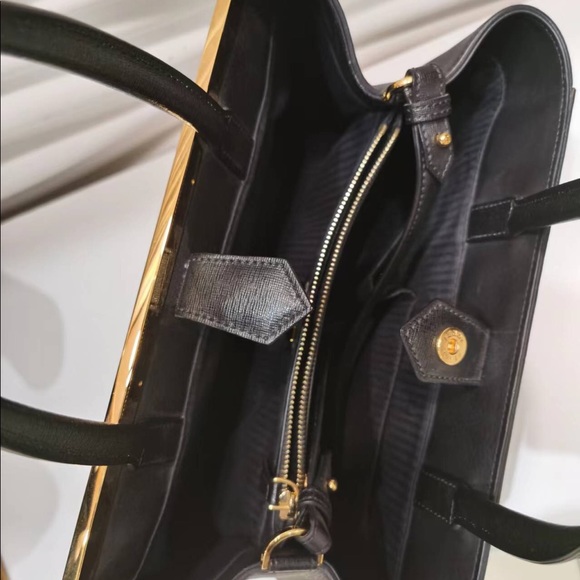 Fendi 2Jours Black Medium textured leather tote - Picture 7 of 7